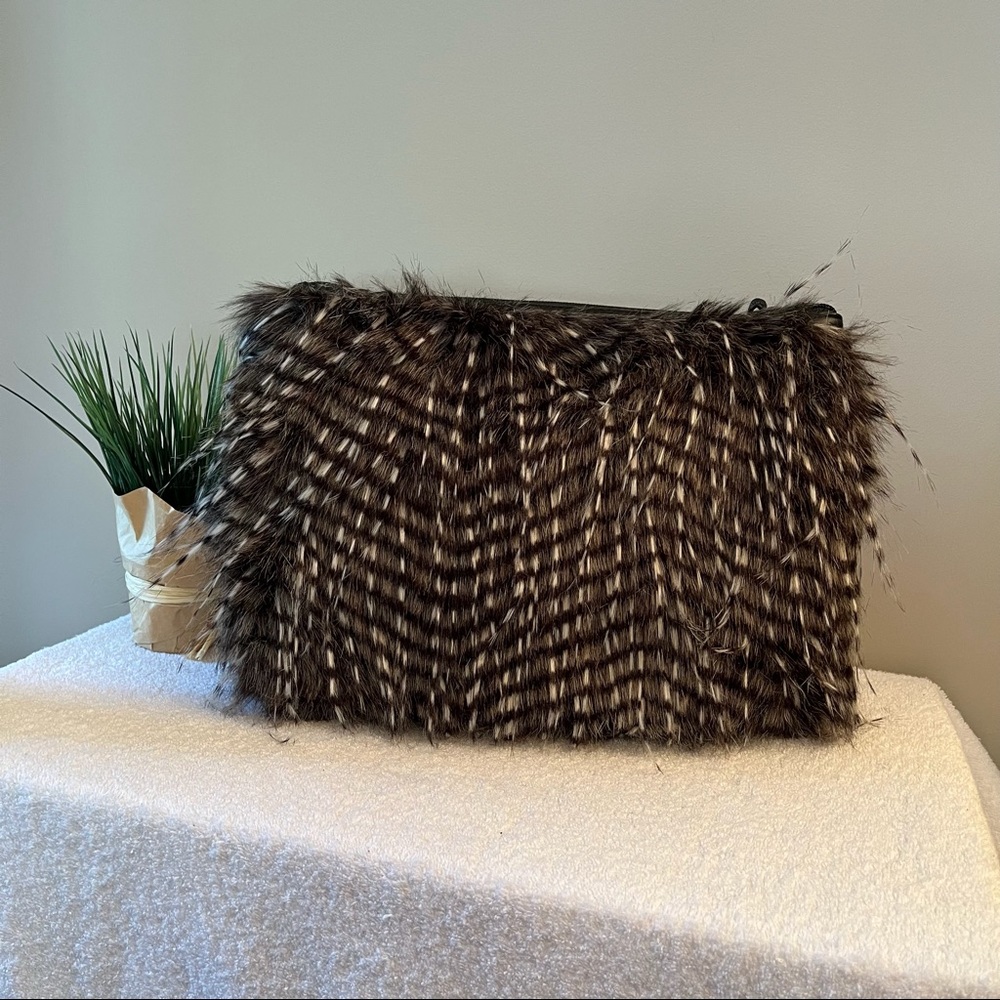 Bella Lux Faux Fur Feather Plume Fur Clutch NWOT